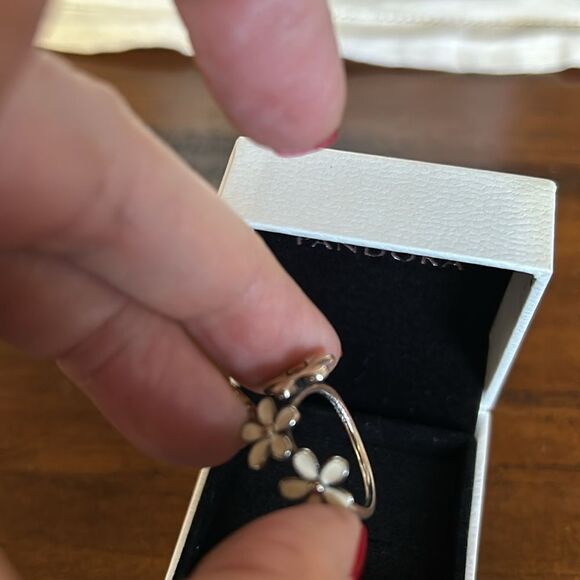 Pandora 3 daisy’s Ring size is 5.5  with original box - Picture 11 of 12